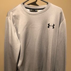 Medium under armpit crew neck